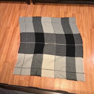 LC Lauren Conrad Soft Fringe Scarf in Gray and Cream